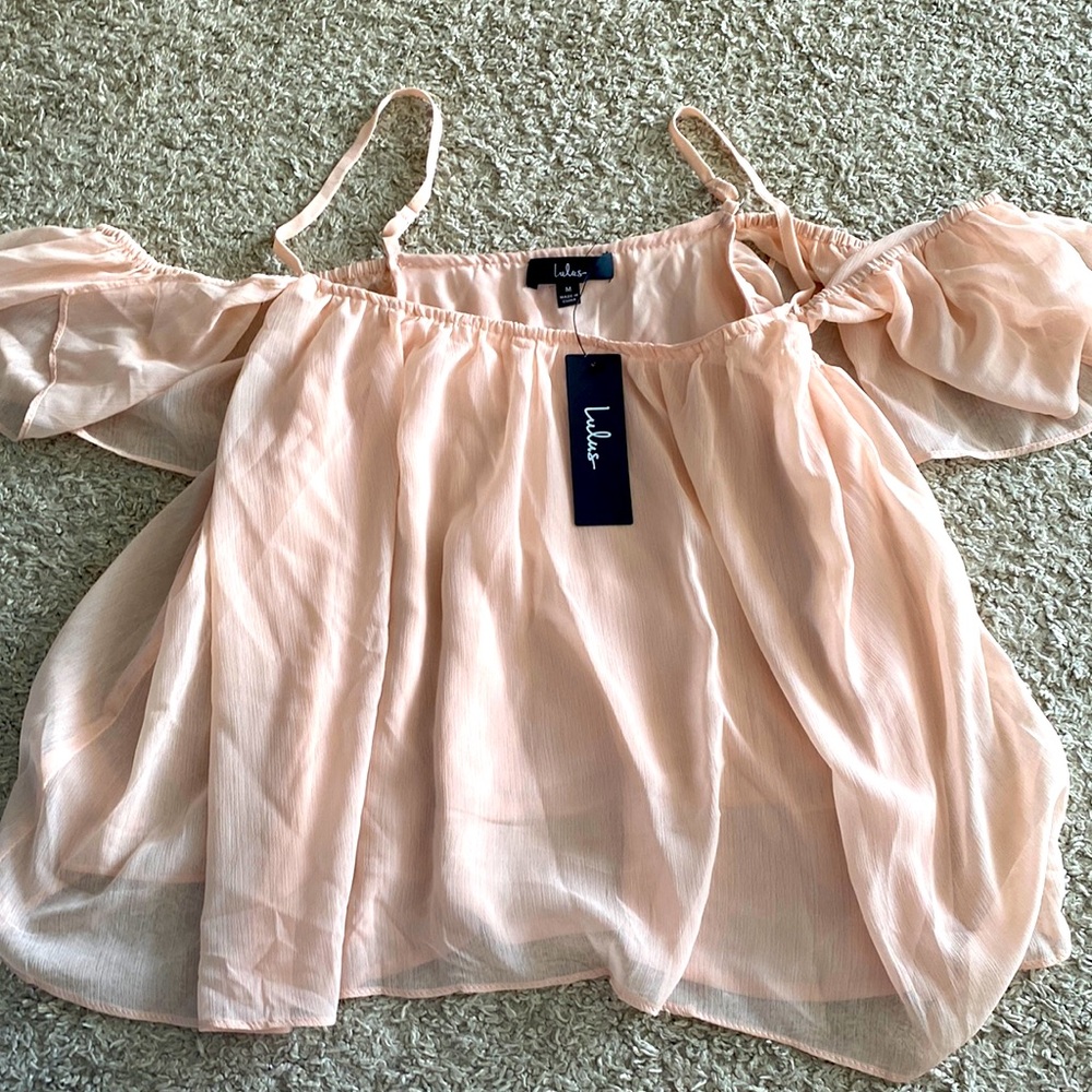 NWT Lulu’s cold shoulder chiffon pink top - size M